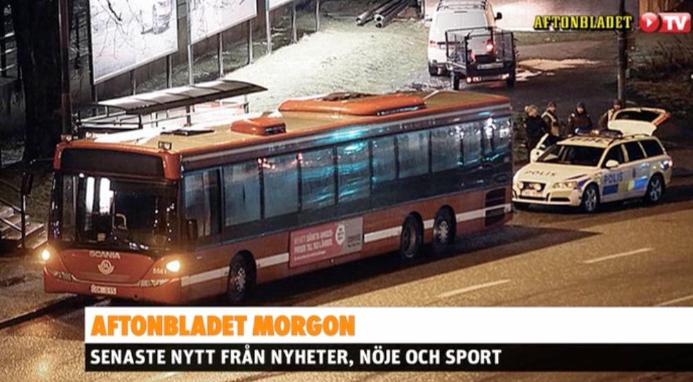 Man knivskar busschaufför och kvinna