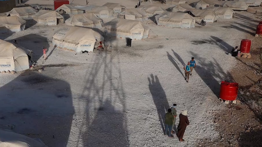 Över 700 IS-fångar har rymt från fångläger i Syrien