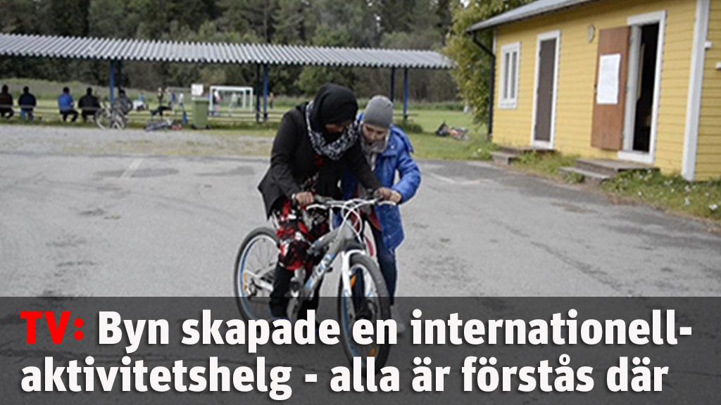 Byn skapade en internationell- aktivitetshelg - alla är förstås där