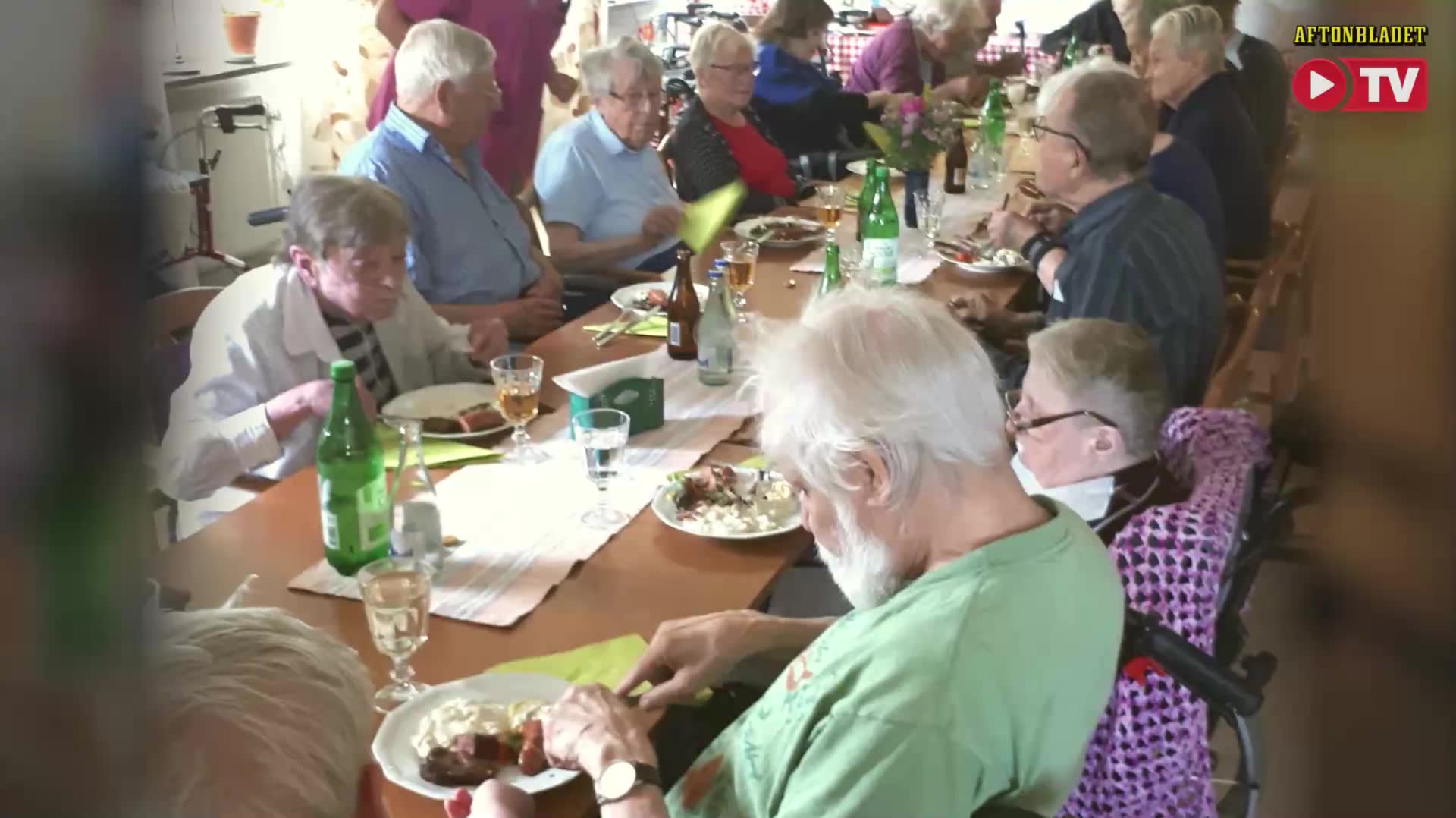 Jägaren Christer ställde till med grillfest för dem äldre