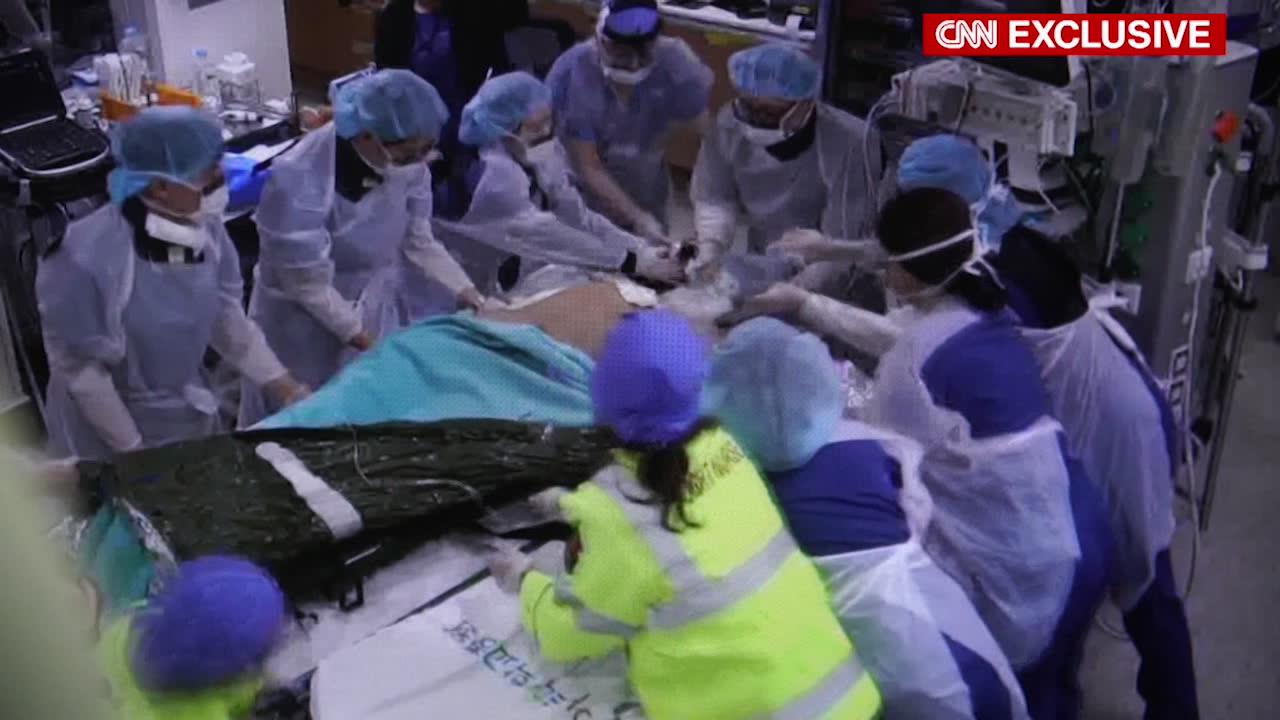 Unika bilder visar: Så räddades den nordkoreanske soldaten