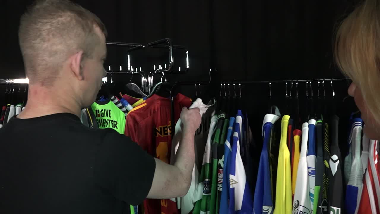 Under tröjan: Erik Edmans unika position