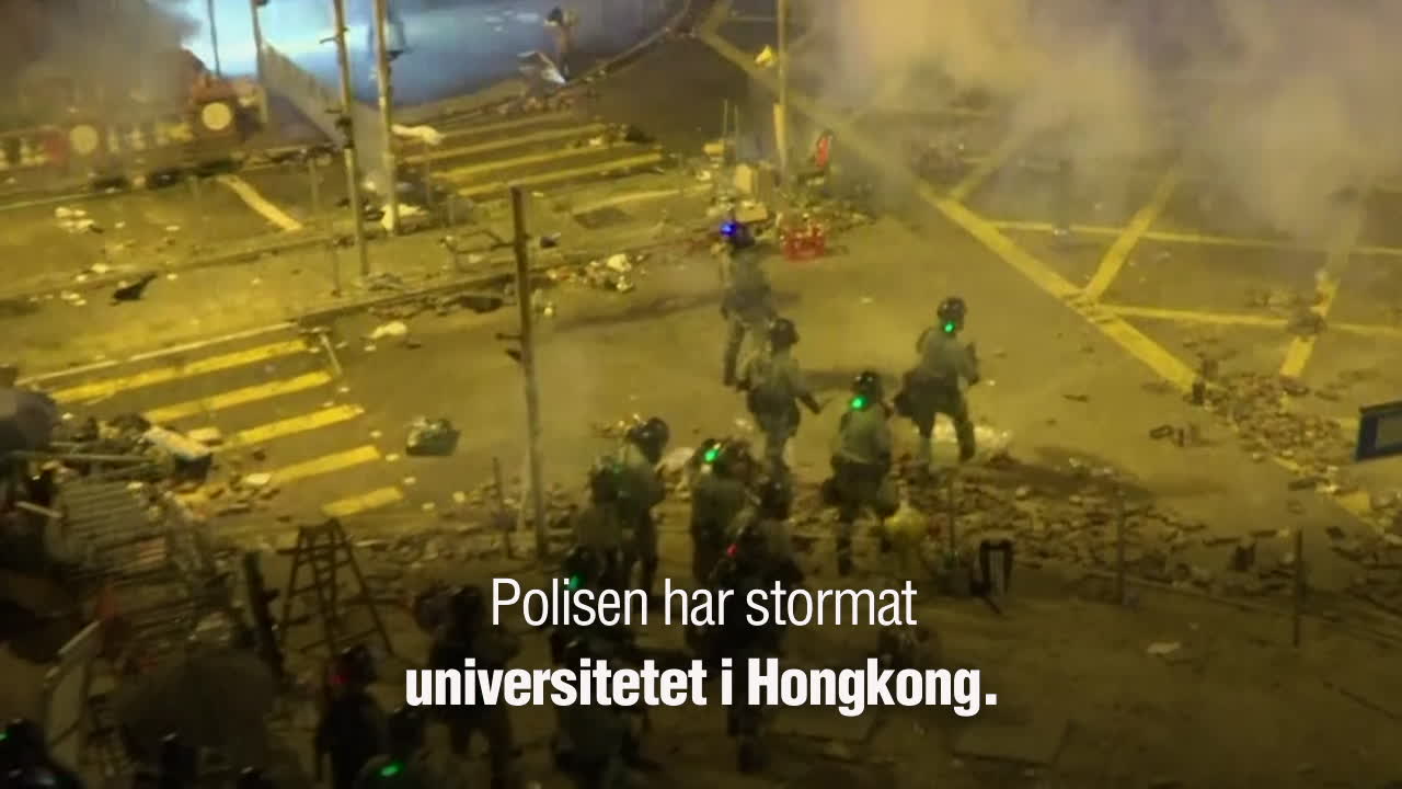Kraftiga explosioner när polisen stormar universitetet