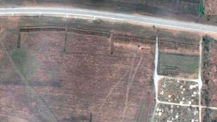 Enorm massgrav utanför Mariupol upptäckt via satellitbilder