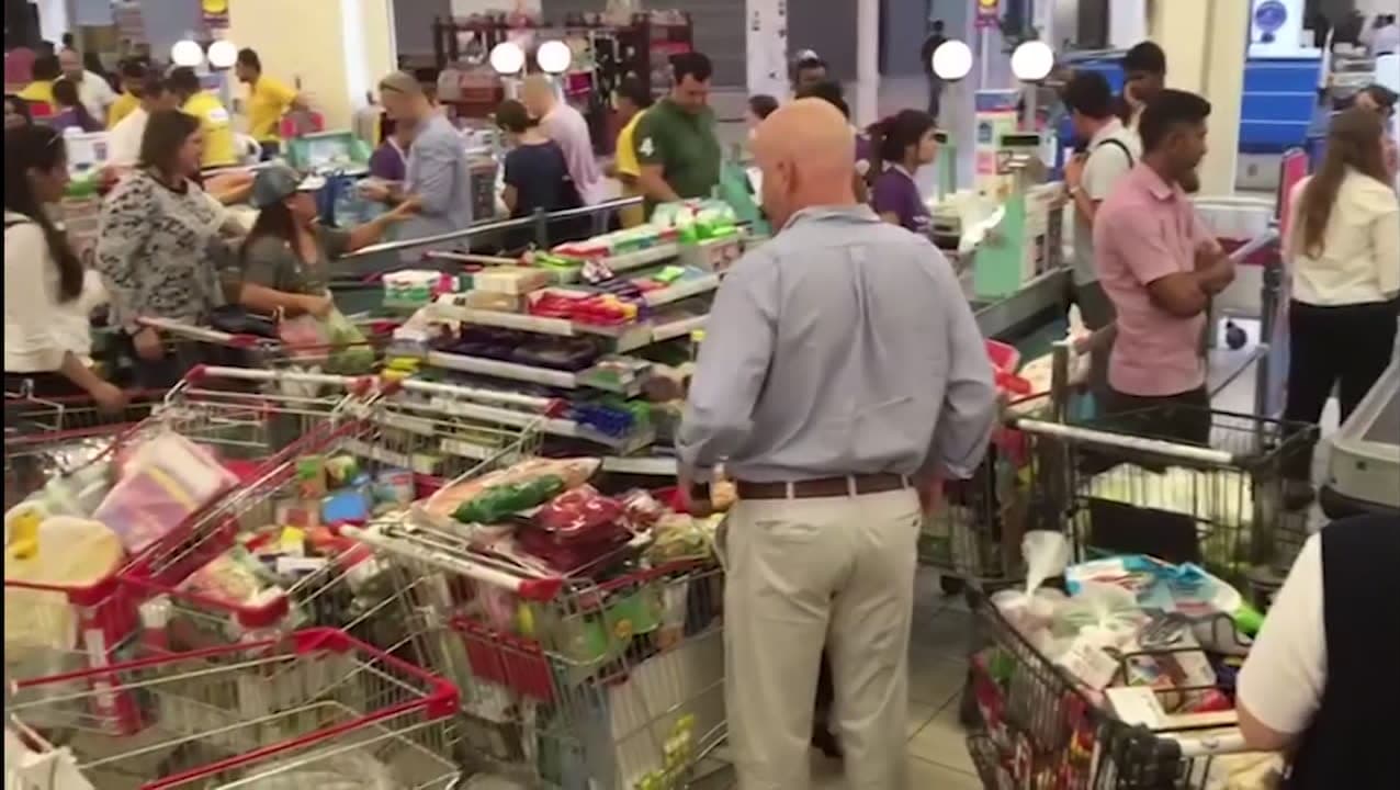Här töms matbutikerna i Qatar