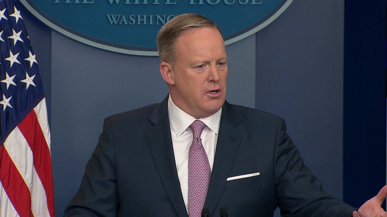 Spicer: Vi kan vara oense om fakta