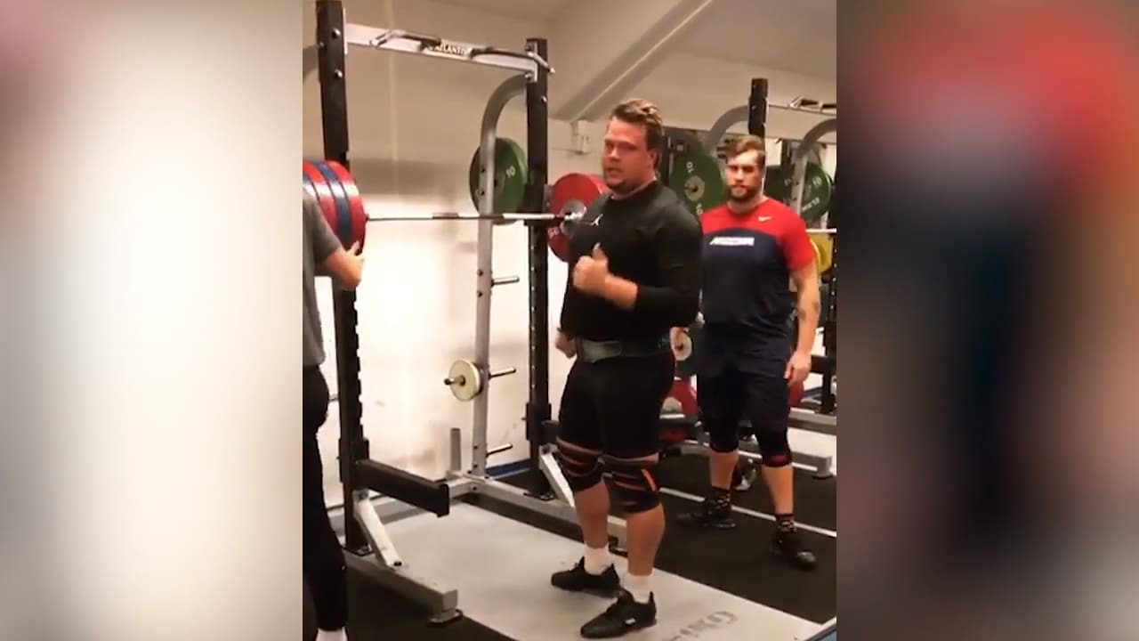 Här visar svenska stjärnan upp galna styrkan