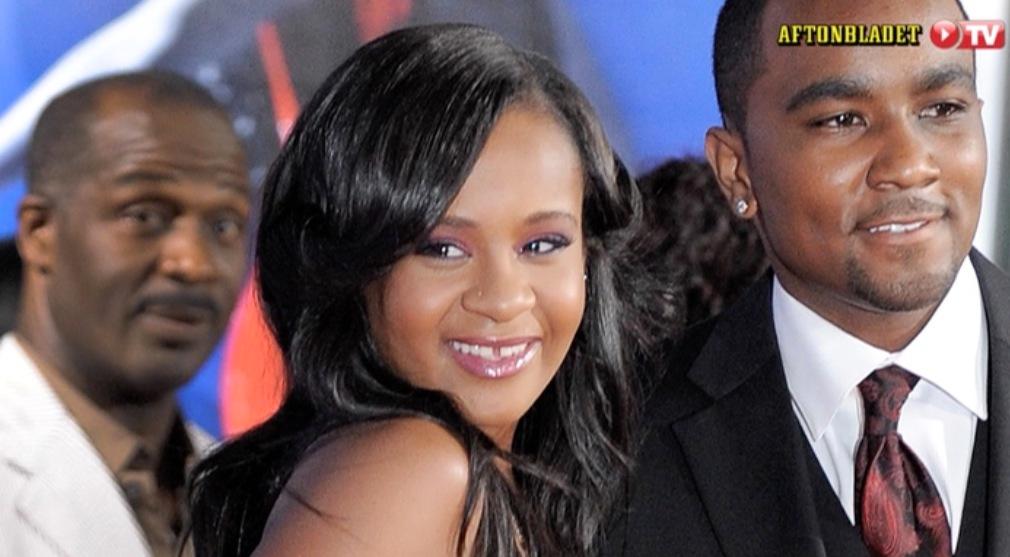 Bobbi Kristina flyttas till hem för döende