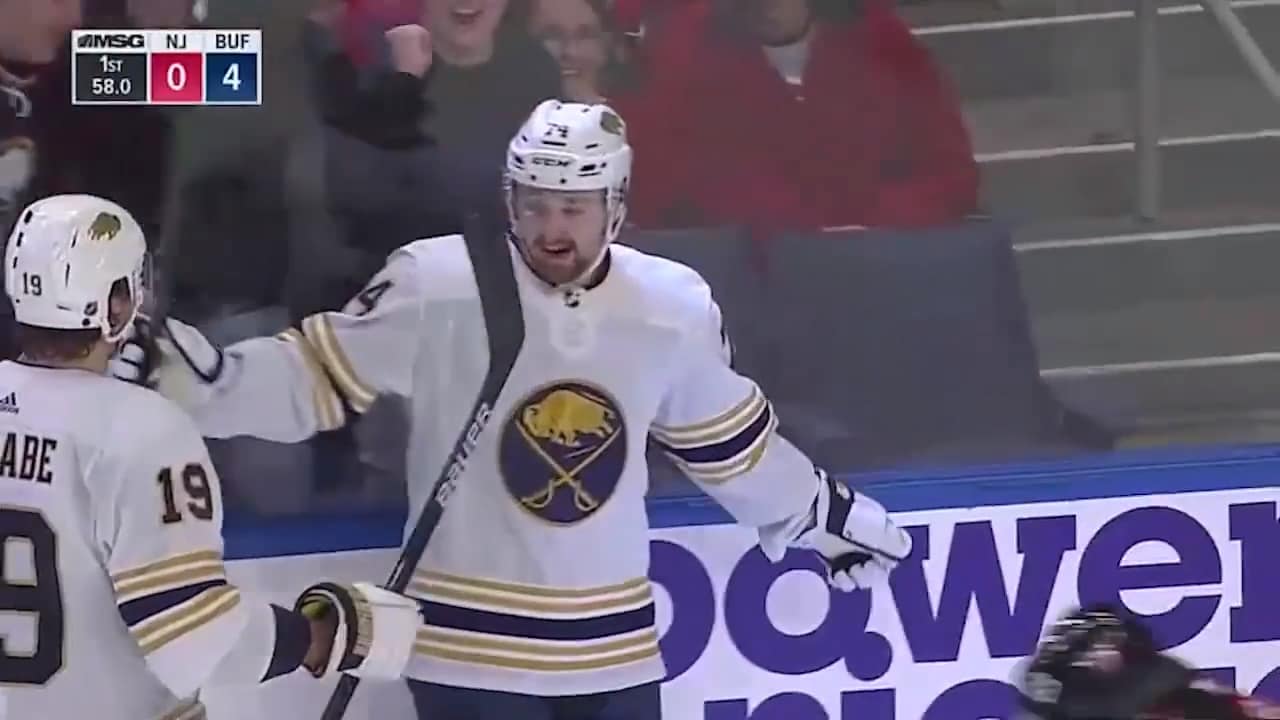 Svensken hyllas efter första NHL-målet