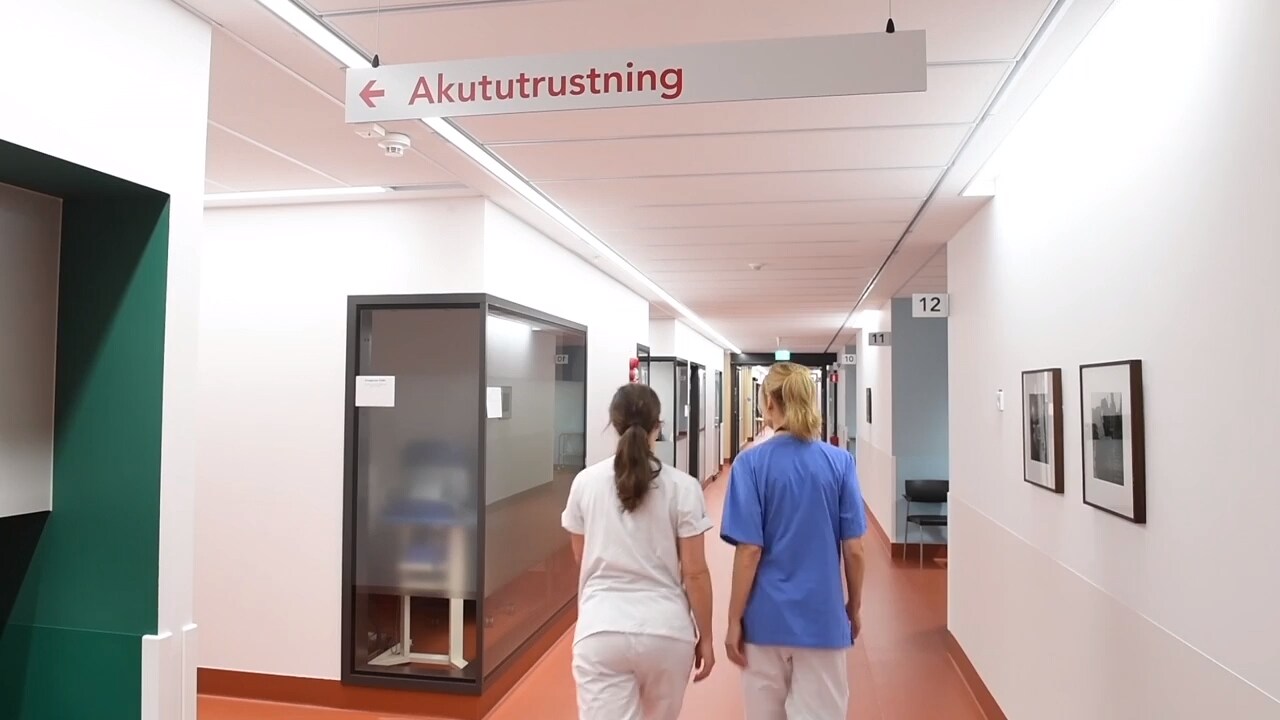 Sjuksköterskor flyr från akuten på Nya Karolinska