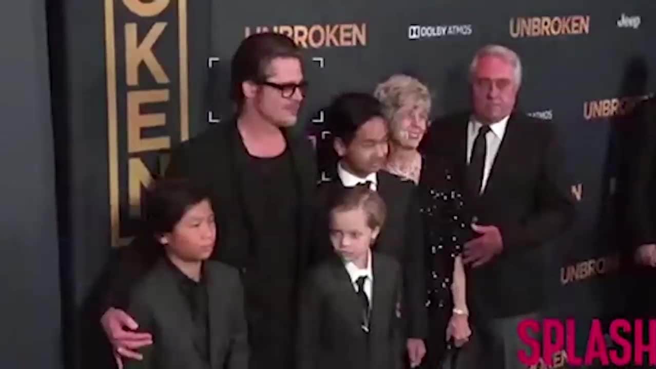 Jolie och barnen förhörs av FBI