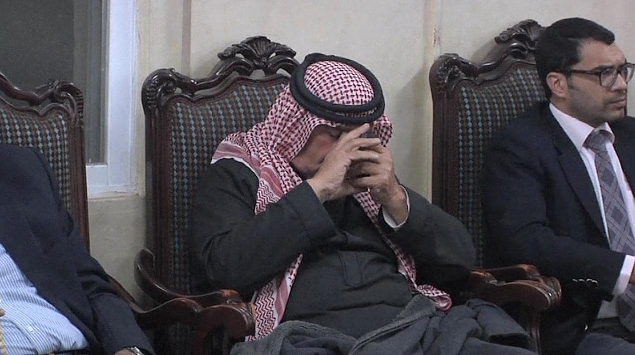 Här tar pilotens pappa emot dödsbeskedet