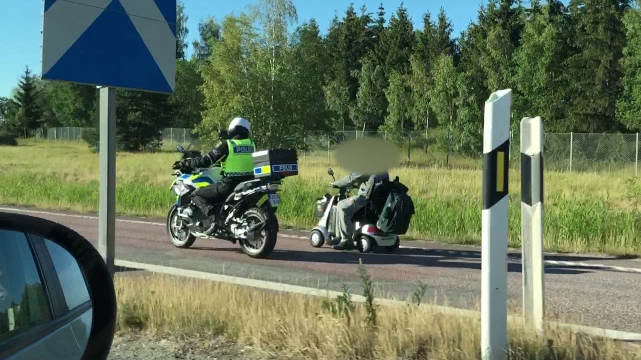 Fick bromsa för mannen på motorvägen i permobil