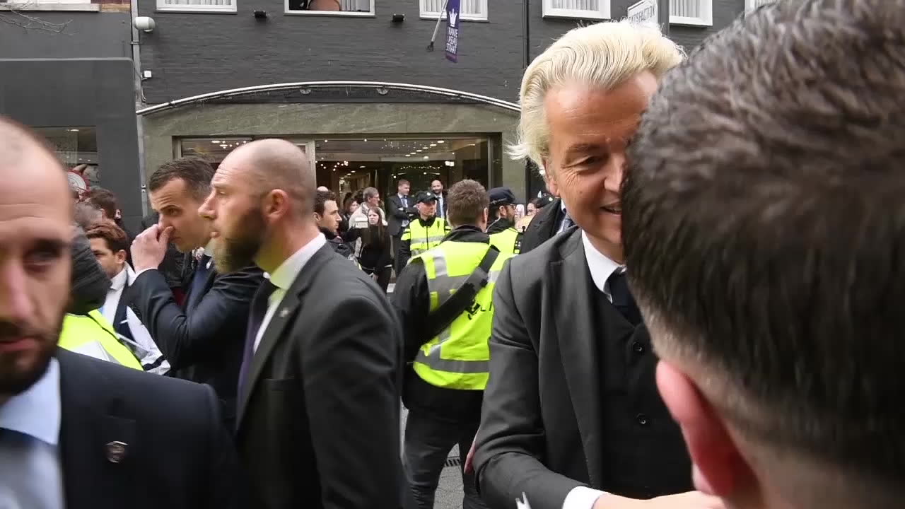 Hollands Donald Trump leder opinionen – "Han säger sanningen, han är jesus för mig"