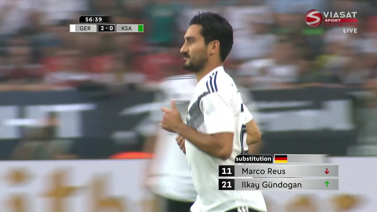 Gündogan byts in - möts av burop