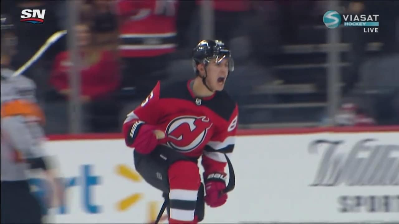 Här gör Hughes sitt första NHL-mål