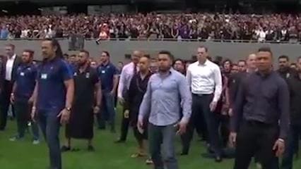 Vännernas ovanliga begravningshyllning