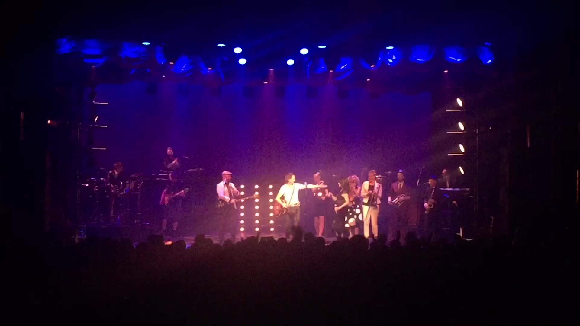 Här gästas Orup av Lena PH på sista konserten