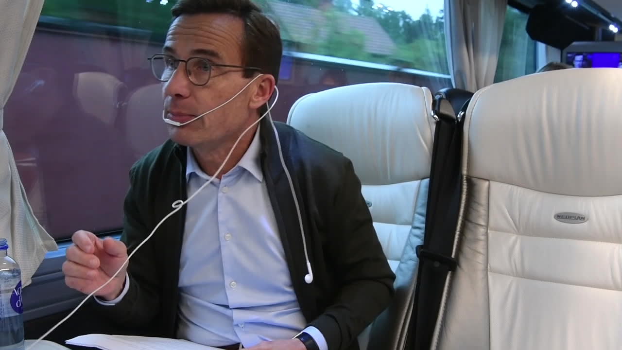 Så laddar Ulf Kristersson inför duellen: Kaffe, godis och löptur