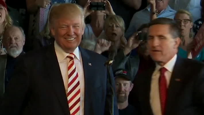 Flynn avgår efter rysskontakter