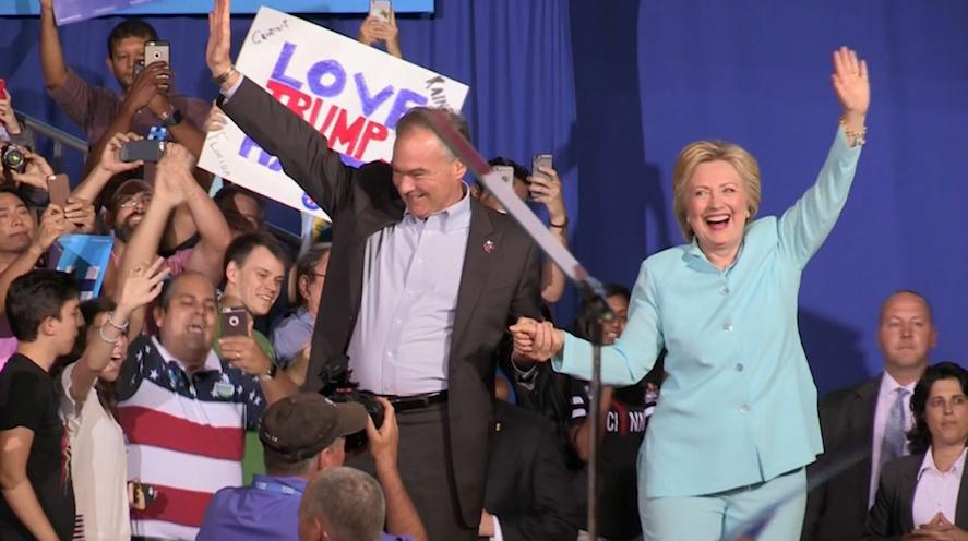 Clintons kampanjledare misstänker: Ryssland hjälper Donald Trump