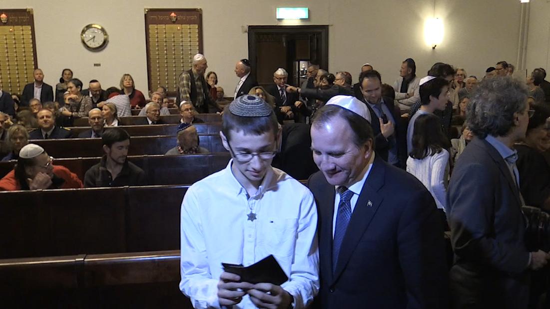 Löfven besökte synagoga för att hedra förintelsens offer