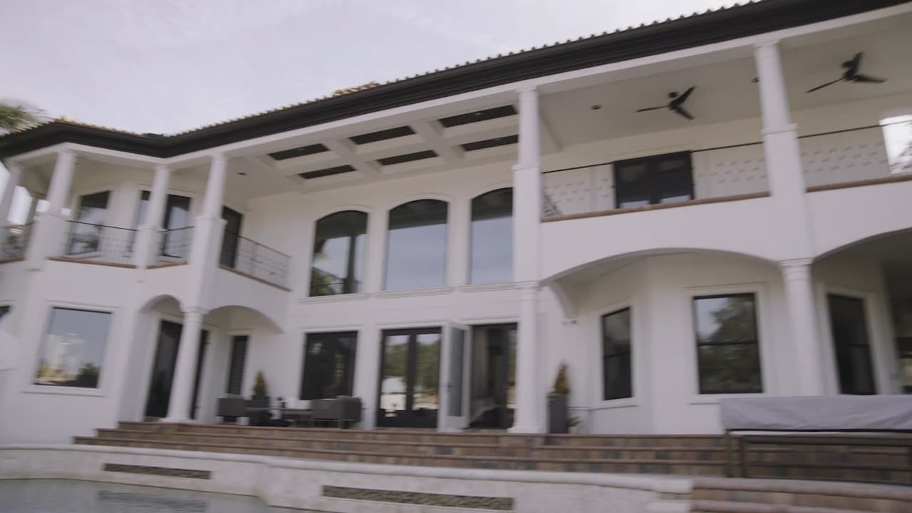 Här visar Hedman upp lyxhuset i Tampa