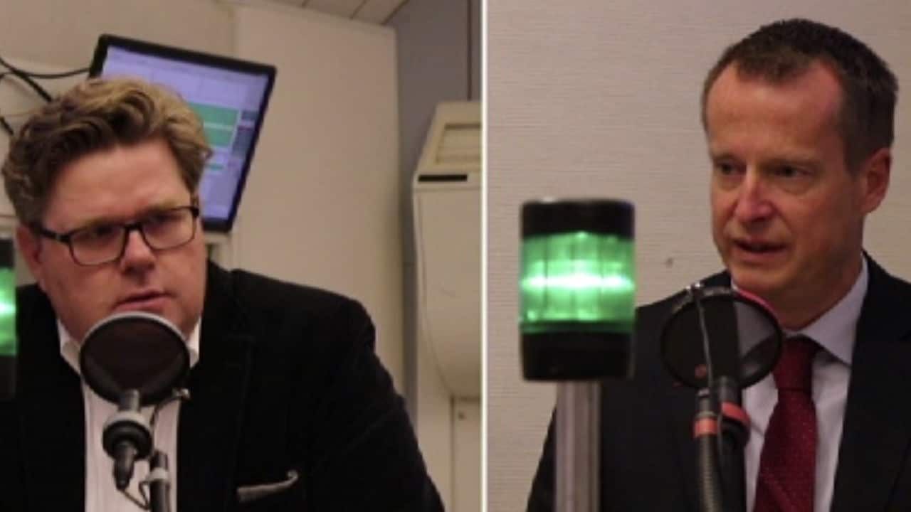 LYSSNA: Här vägrar S och M prata med varandra i radion.