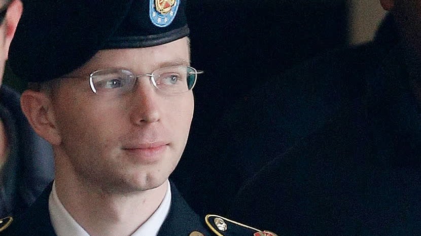 Obama kortar straffet för Manning