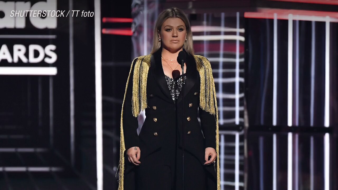 Kelly Clarkson fick akutopereras bara timmar efter att ha lett stor musikgala: "Brast ut i tårar av smärtan"