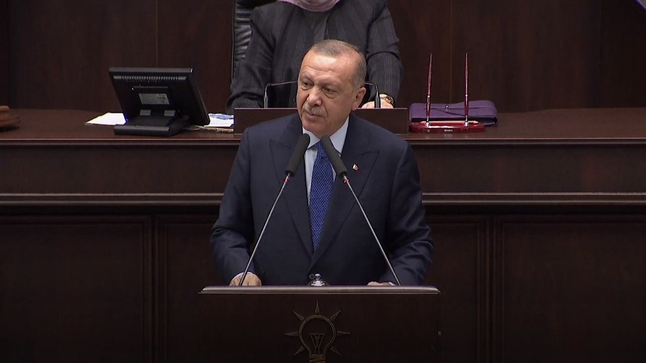 Erdogan: "Kurderna måste lägga ner vapnen ikväll"