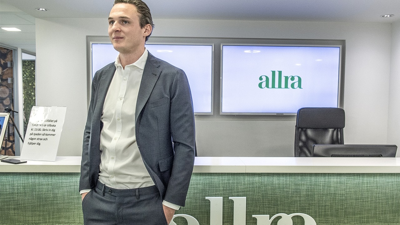 Allras vd begärs häktad