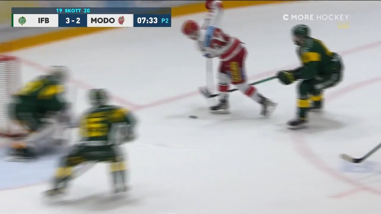 Vann trots bisarra självmålet