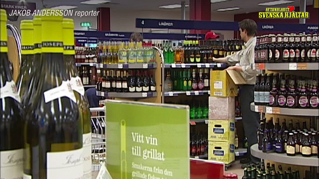 Anton, 23 skulle hjälpa bära öl - fick veta kvinnans olycka