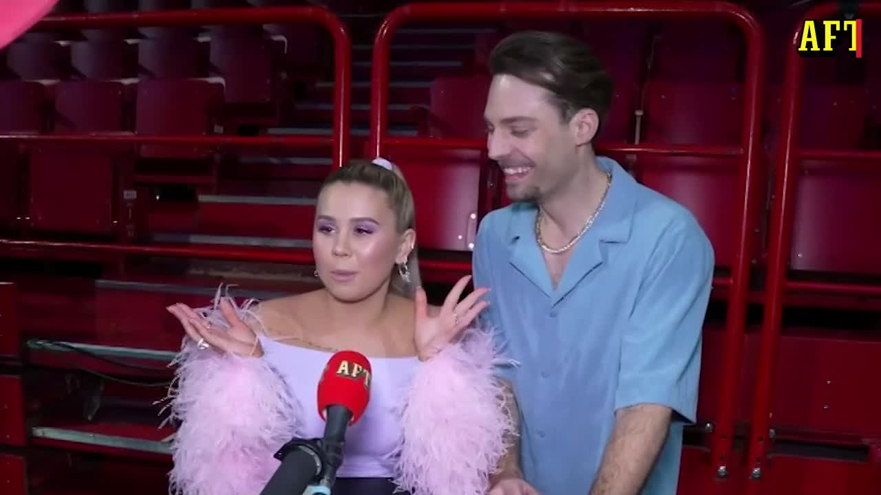 Lisa Ajax till reportern: ”Du vill att vi ska säga att vi mår piss”