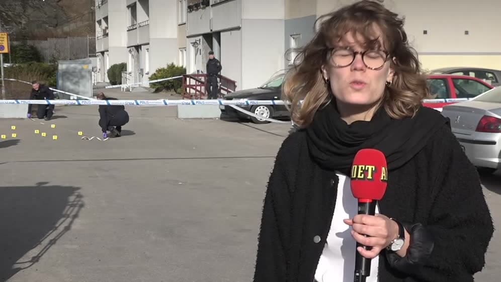 Knivbeväpnad man skjuten till döds av polis