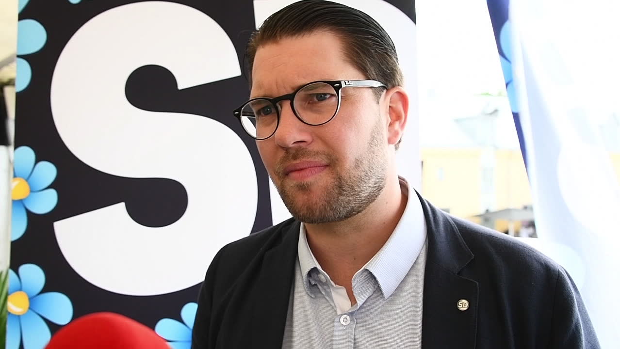 Åkesson om arbetstiderna i vården: "Det tär på hälsan"