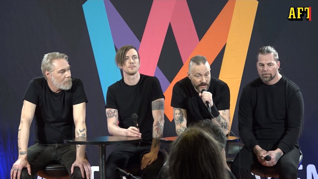 Här undviker Mustasch-medlemmarna reportrarnas frågor: "Tänker inte kommentera det"