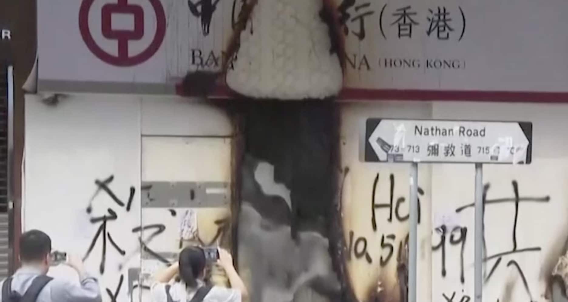 Demonstanter sköt med pilar i Hongkong