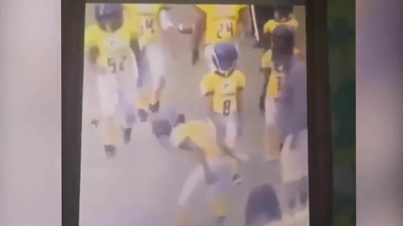 Obehagliga scener: Tränare slår nioåringar i huvudet