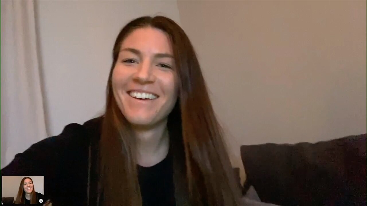 Hammarlund är Årets anfallare – se när hon överraskas med priset