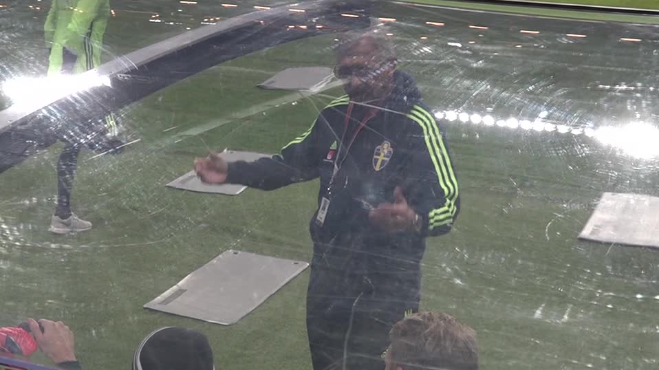 Bilderna på Lindelöf som väcker frågor