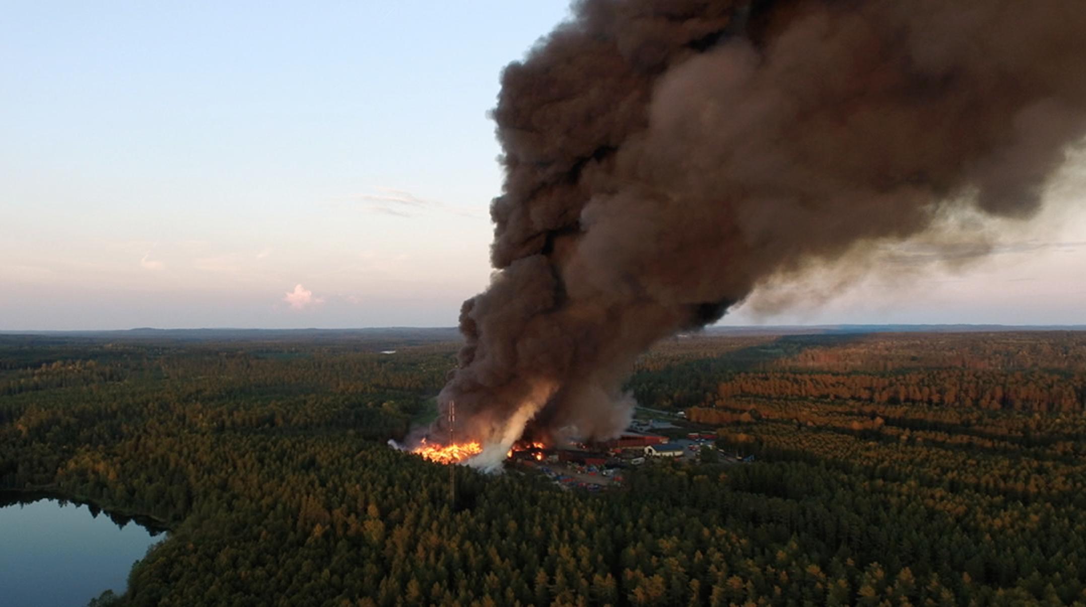 "Fortfarande brand i området"