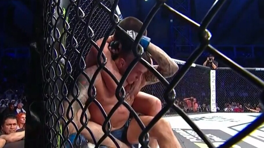 Här tvingas domaren bryta stormatchen