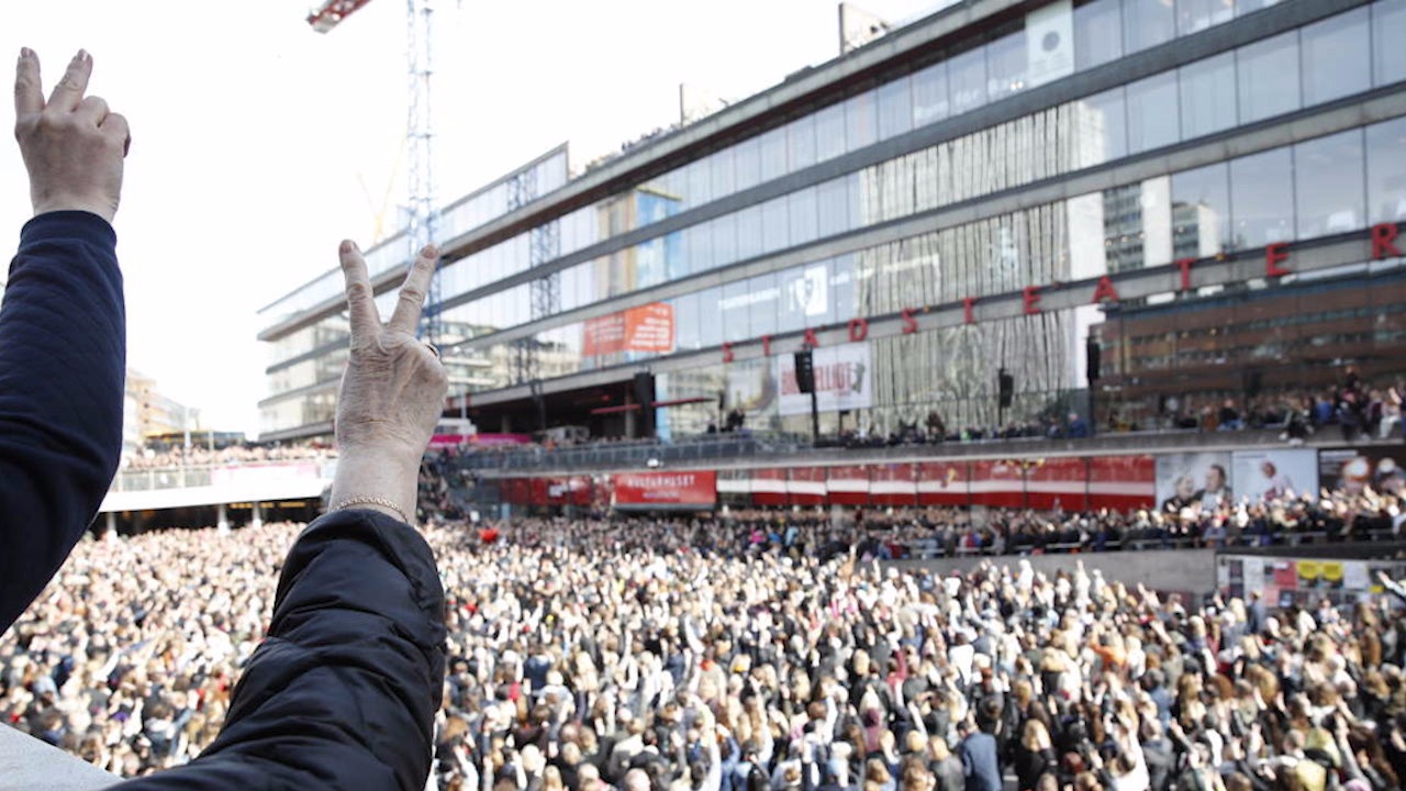 50 000 samlades på Sergels torg - manifestation mot terrorn