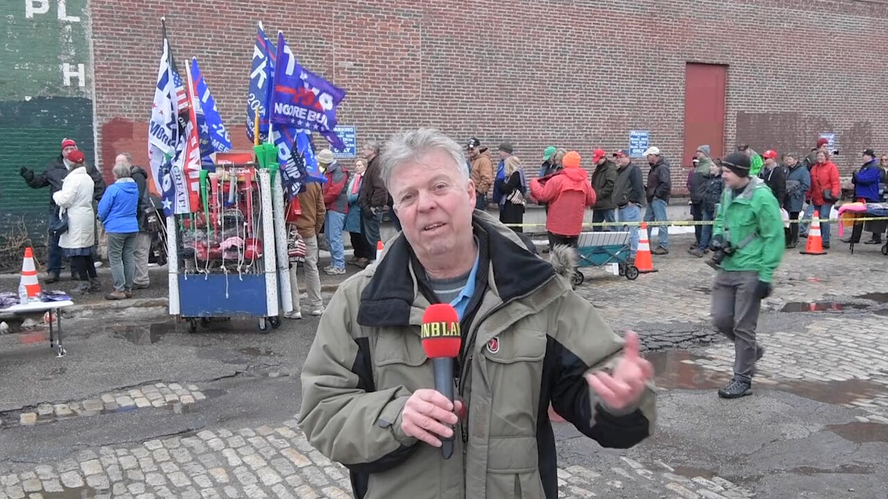 Köar i timmar för president Trump