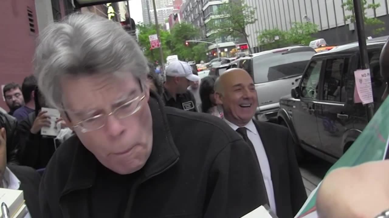 Nu stäms skräckförfattaren  på miljardbelopp