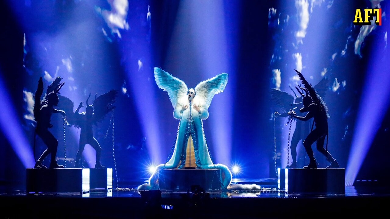 Trots päls, vingar och kedjor – Tix: Det är inte ett skämt