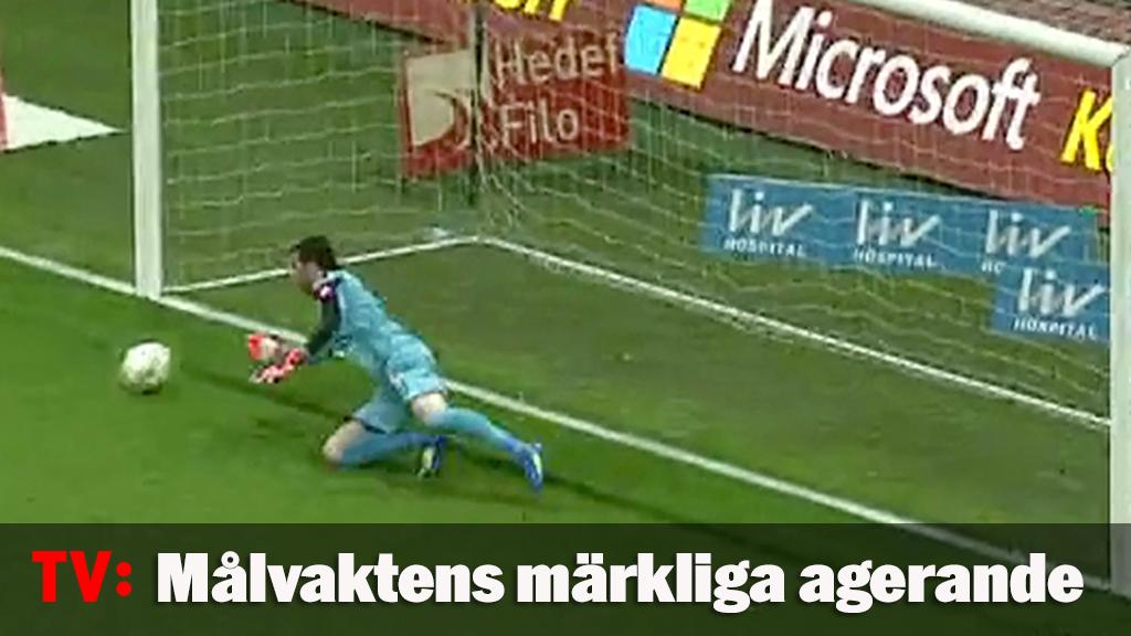 Målvakten tvingas försvara sig efter märkliga agerandet