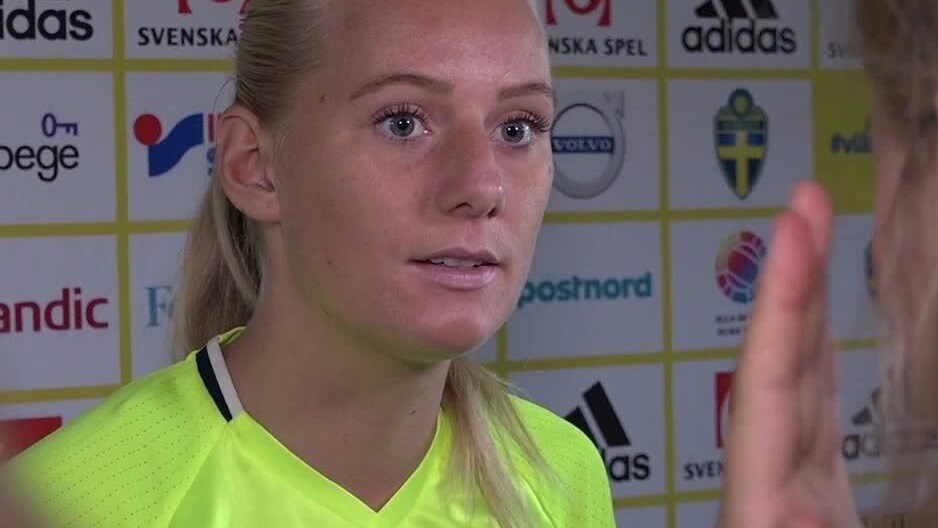 Stina Blackstenius mötte pressen efter huvudskadan